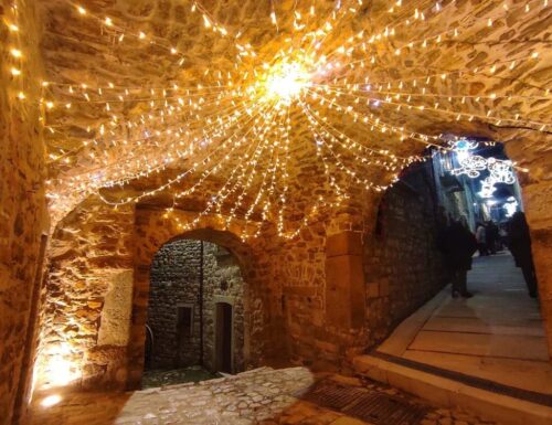 Natale a Celle di S.Vito tra luci, sapori, casetta di Santa Claus e albero dei nati